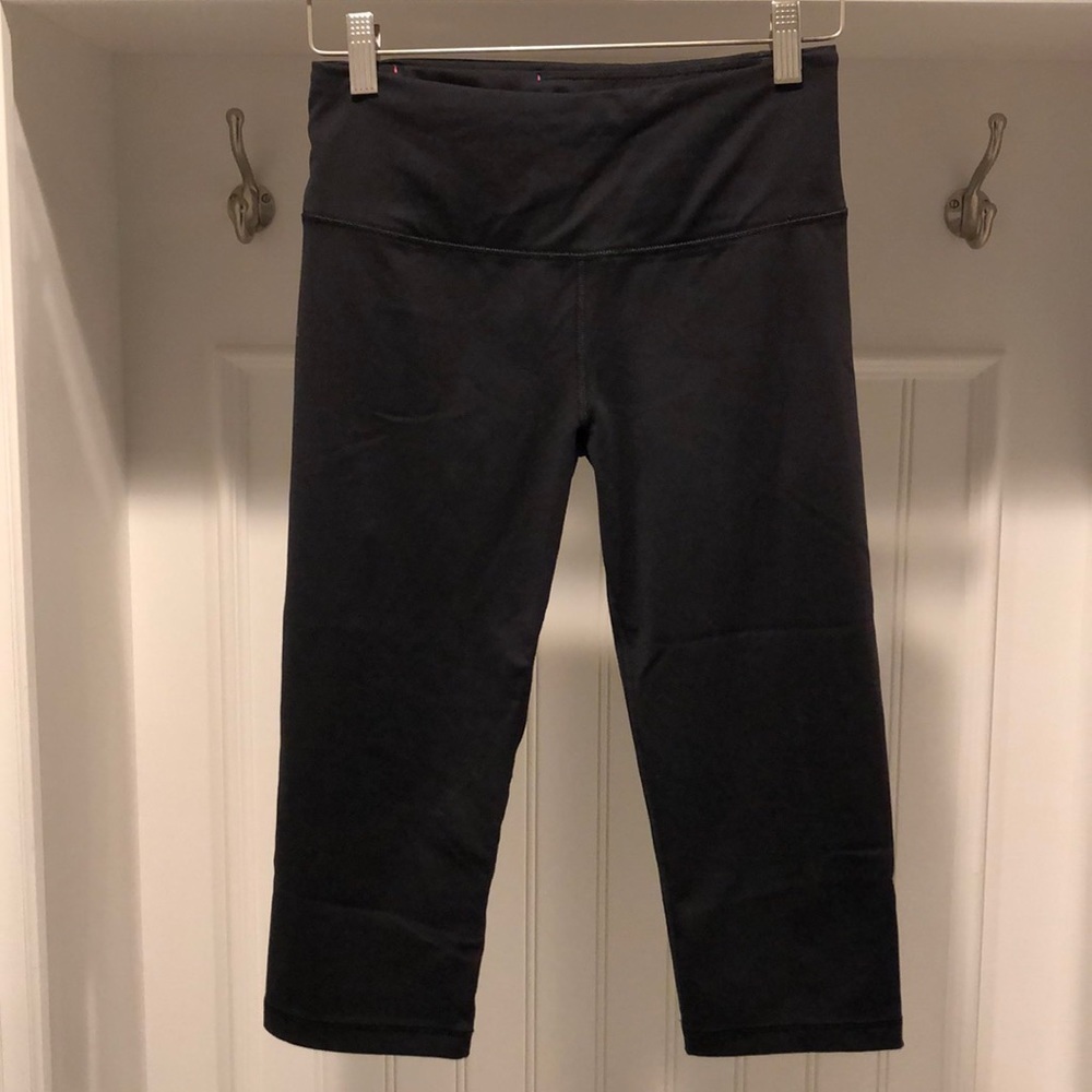 Victoria’s Secret Black Capri Athletic Leggings, Size Small, Like New!!